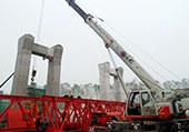 一局芜湖长江公路二桥项目提梁站架桥机开始拼装
